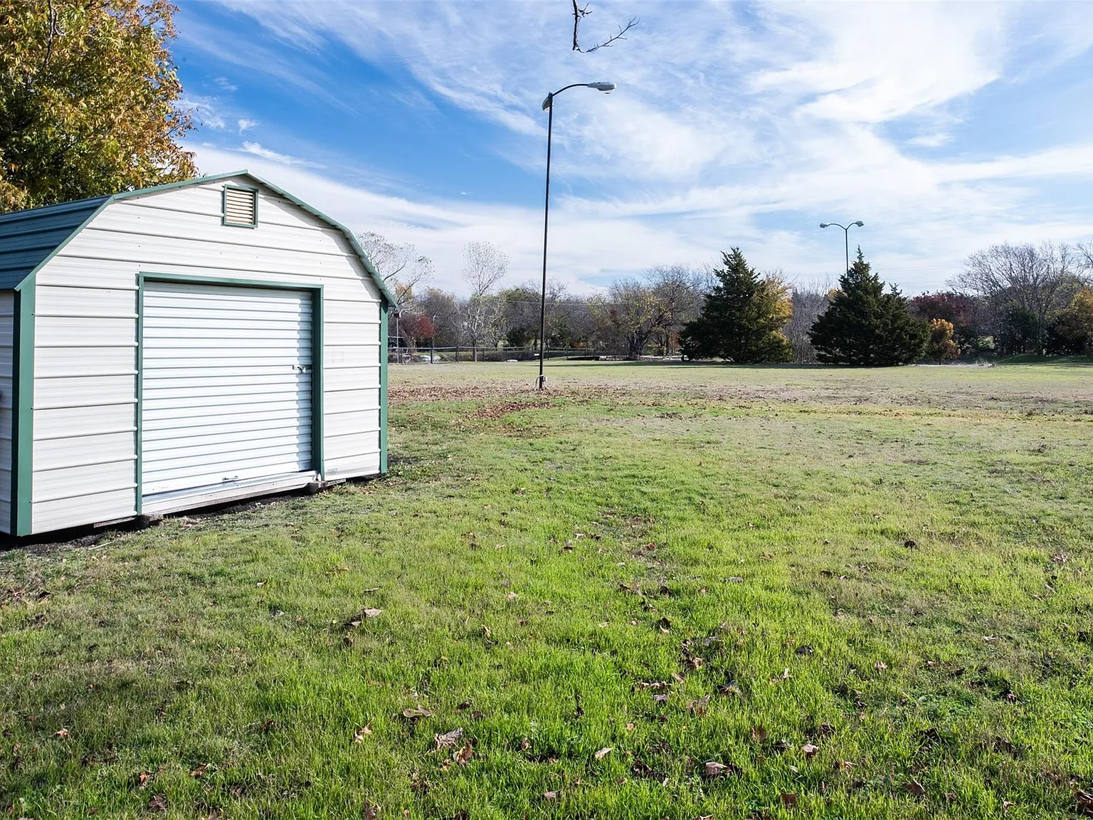 3 bed, 2142 sqft, $3,100 — Photo 4