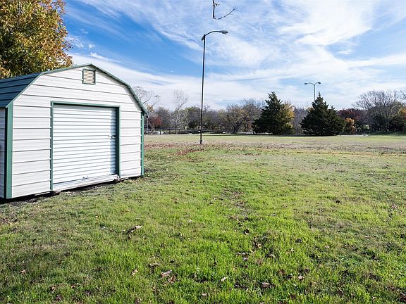4th image of 1850 Rock Ridge Rd