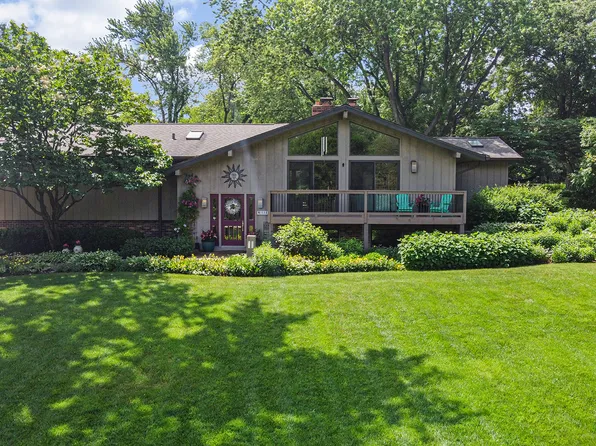 40484 N Sunset Dr, Antioch, IL 60002