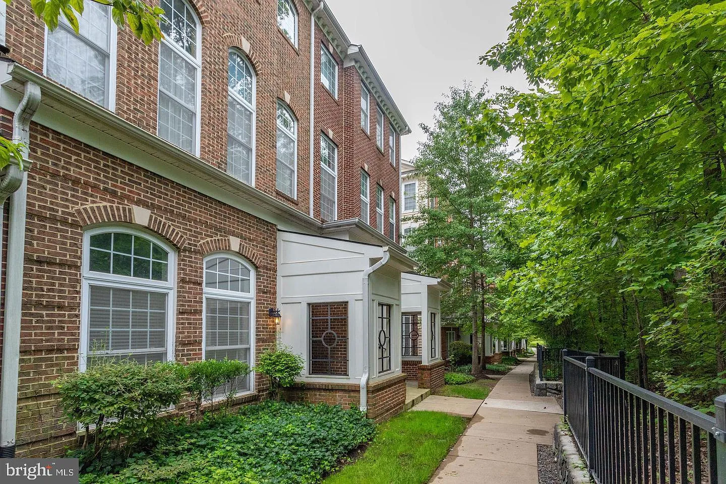 2 bed, 2.5 bath, 1184 sqft, $2,500 — Photo 3