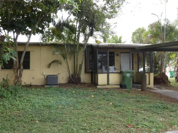 82 Tortuga Rd, Palm Springs, FL 33461