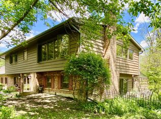 169 Rainbow Ln, Trout Valley, IL 60013