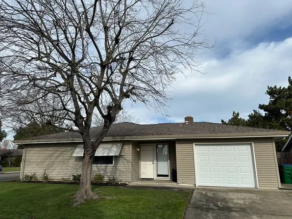 1700 Colombard Cir, Lodi, CA 95240