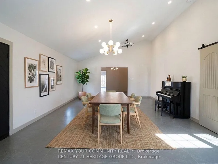 236 Simcoe Ave — Photo 7