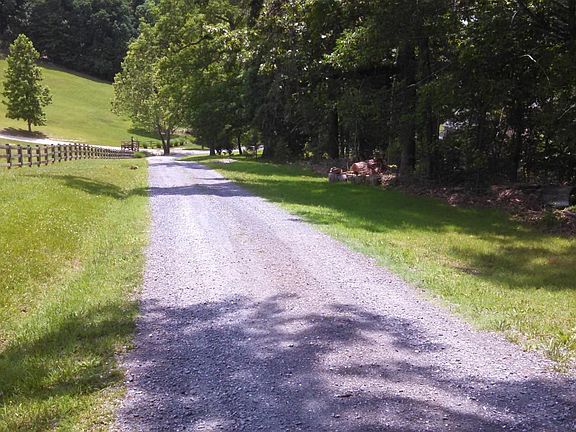 3rd image of 371 Gilmore Ln