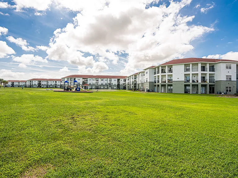 Baypoint Apartments — Photo 42