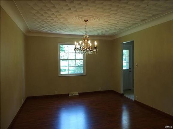 3rd image of 2122 Rose Knoll Ln
