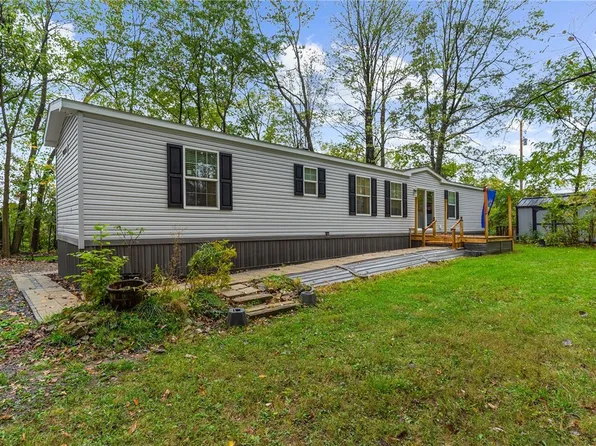 318 Meadowbrook Rd, Hermitage, PA 16148