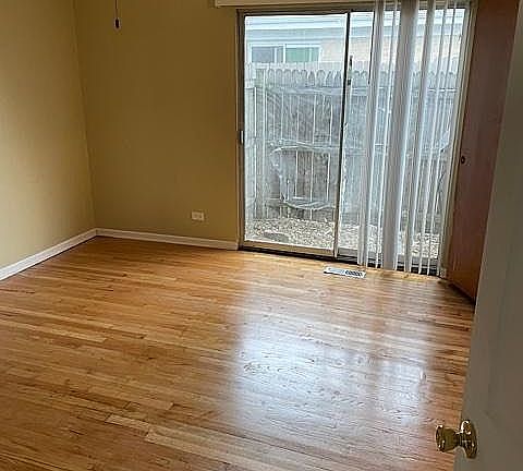 5th image of 314 W Division St #D