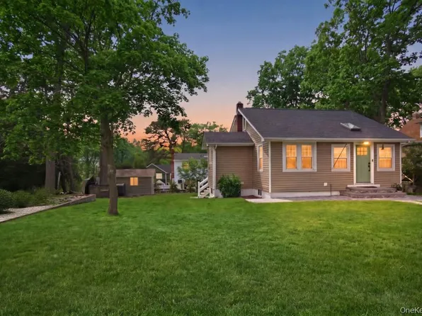 14 Sunburst Drive, Rocky Point, NY 11778