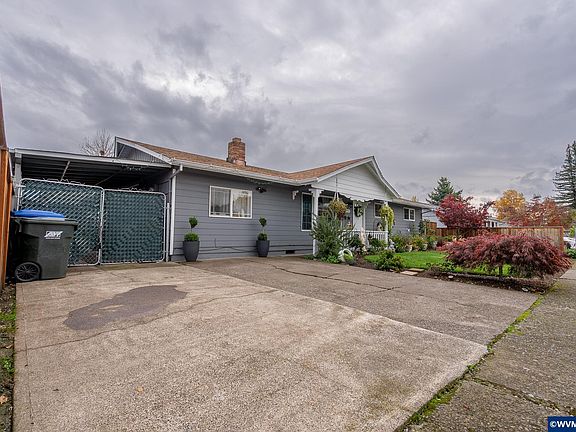 2nd image of 2440 Vallejo St NE