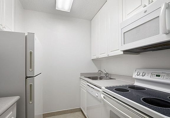 3rd image of 211 W 56th St #G4
