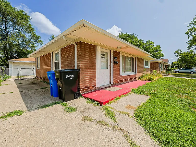 1147 E Brockton Ave — Photo 32