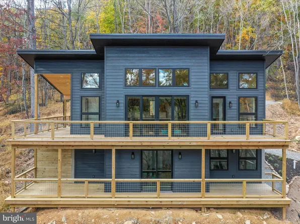 933 Timberline Dr, Lost City, WV 26810