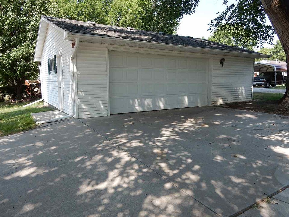 1302 N 10th St Beatrice NE 68310 Zillow