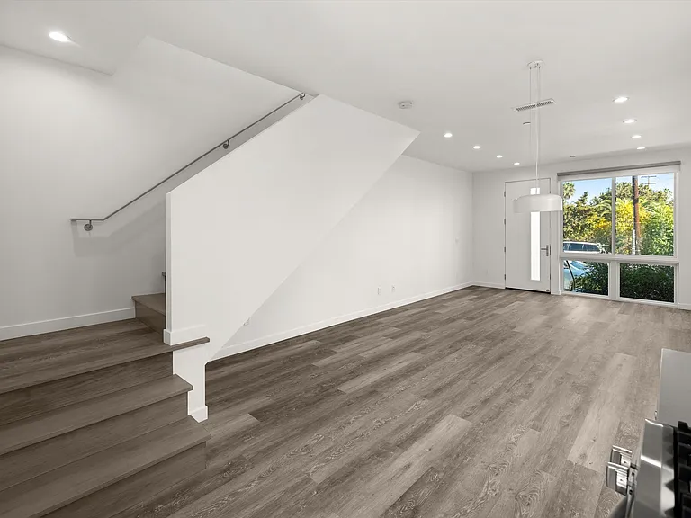 415 Old Coast Hwy #C — Photo 5