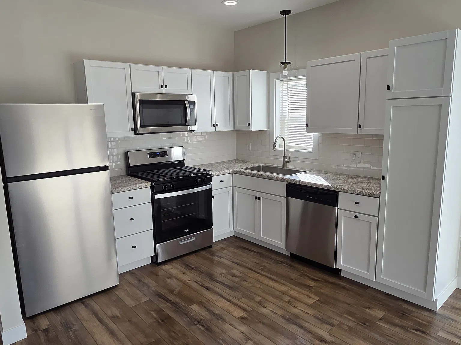 3 bed, 1162 sqft, $1,975 — Photo 4