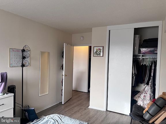 4th image of 2101 Chestnut St Unit 1813