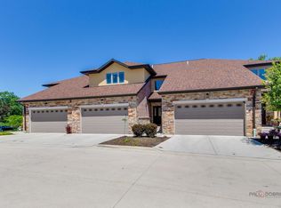 82 Prairie Ct, Wheeling, IL 60090