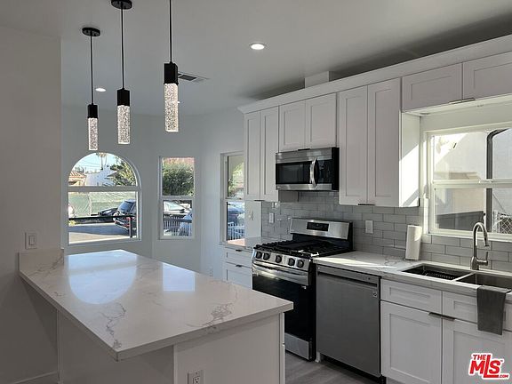 3rd image of 3021 Wellington Rd