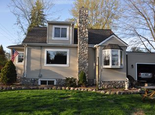 2250 Maddy Ln, Keego Harbor, MI 48320