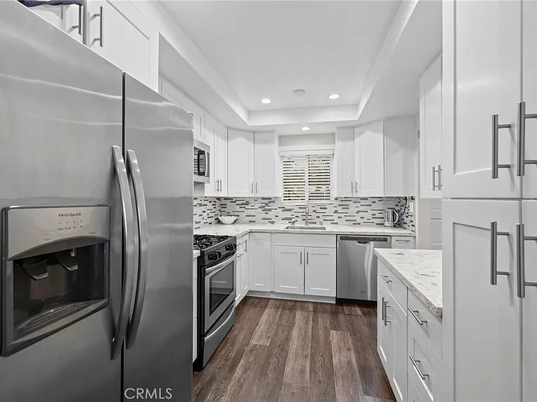 545 E Cypress Ave #F — Photo 10