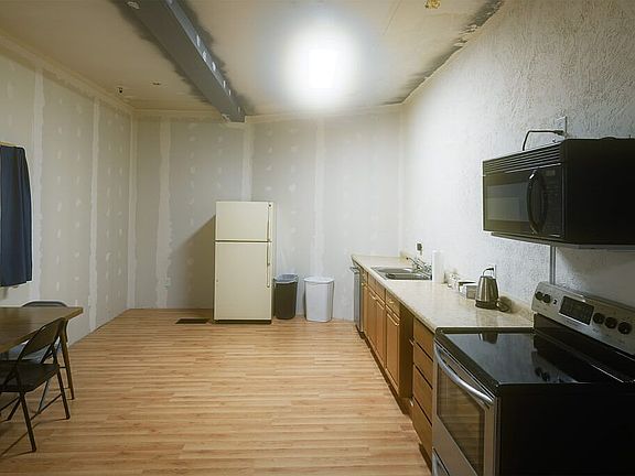 Kitchen/eating area