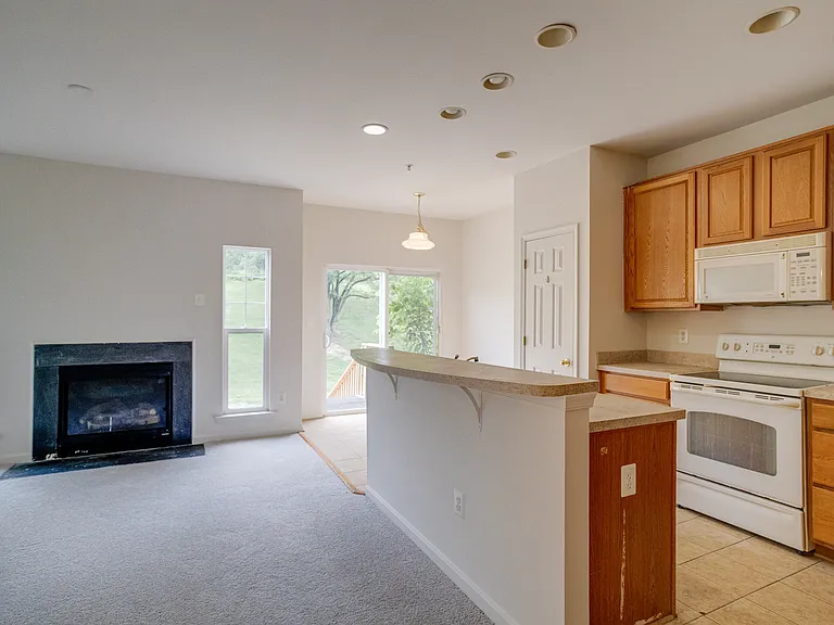 103 Buttonwood Ct — Photo 10