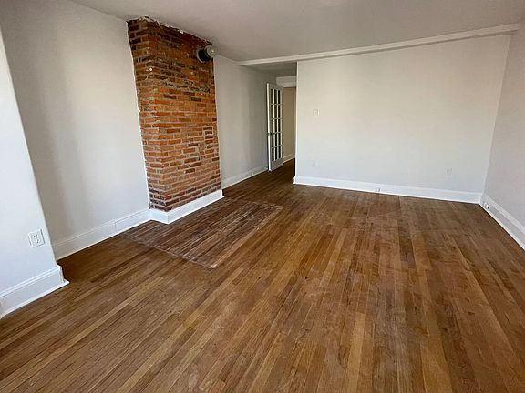 2nd image of 2107 Green St #2RR