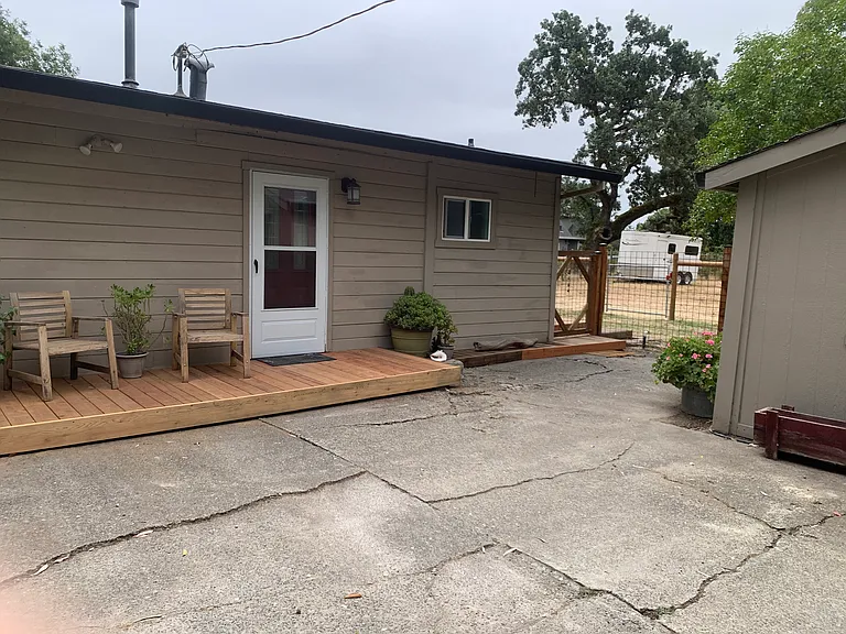 1850 Reiman Ln — Photo 24