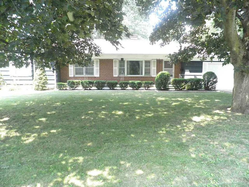 1st image of 11 Queen Anne Dr
