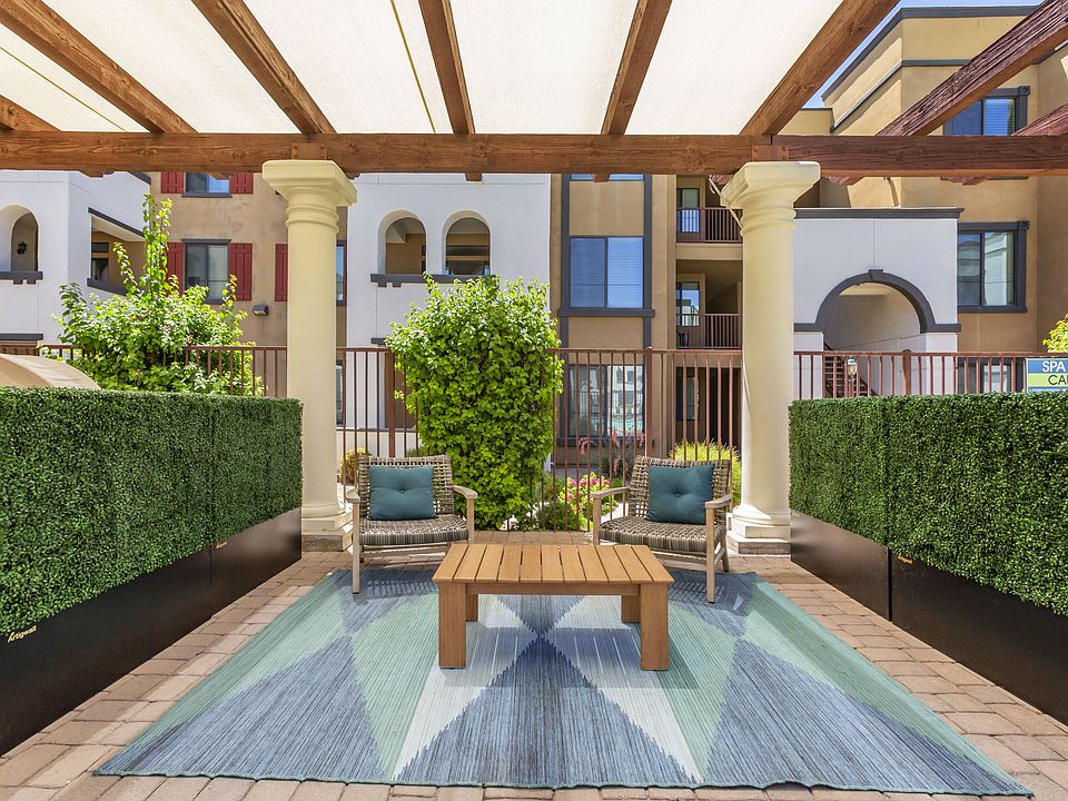 Relaxing lounge area at Trevi Apartment Homes