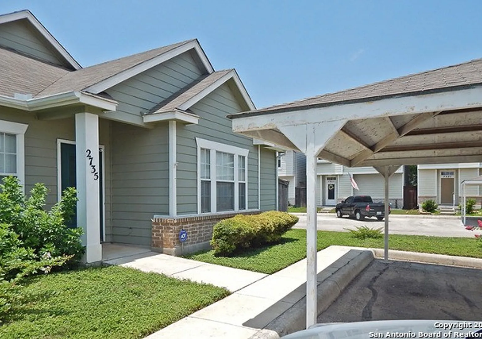 2735 Crown Hollow — Photo 2