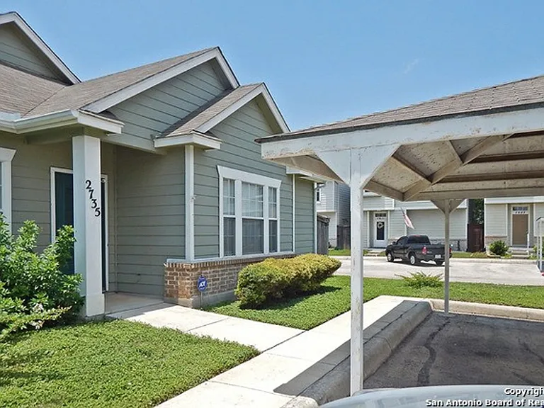 2735 Crown Holw — Photo 2
