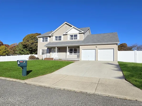 5 North Street, Coram, NY 11727