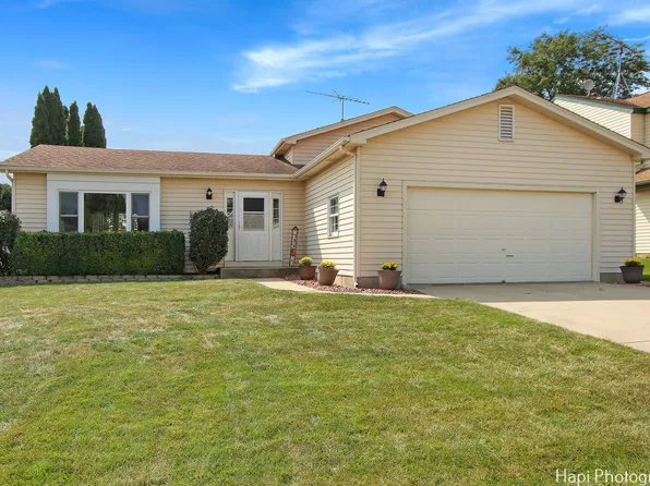 4813 W Courtland Trl, McHenry, IL 60050