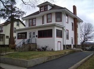 8 Radcliff Rd, Poughkeepsie, NY 12601