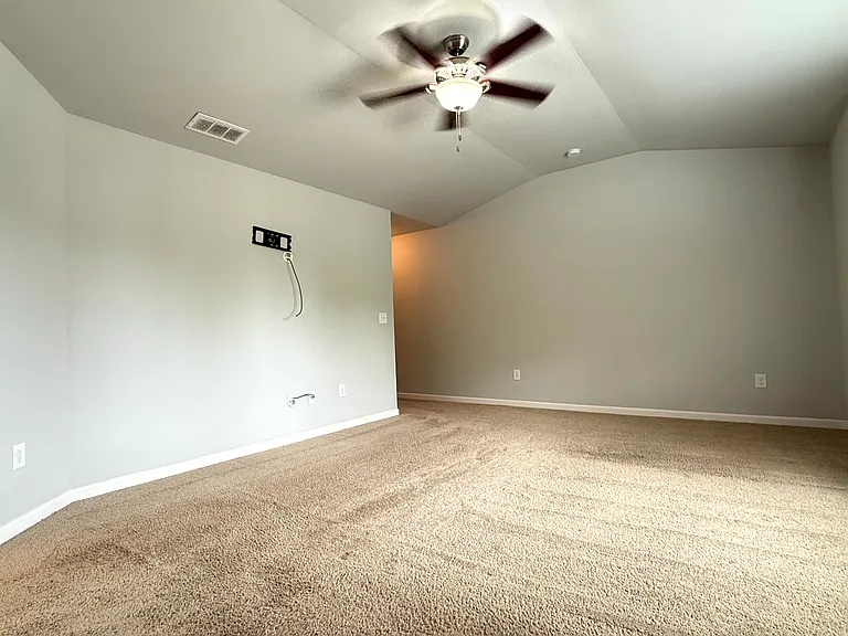 4752 Highland Ave — Photo 16