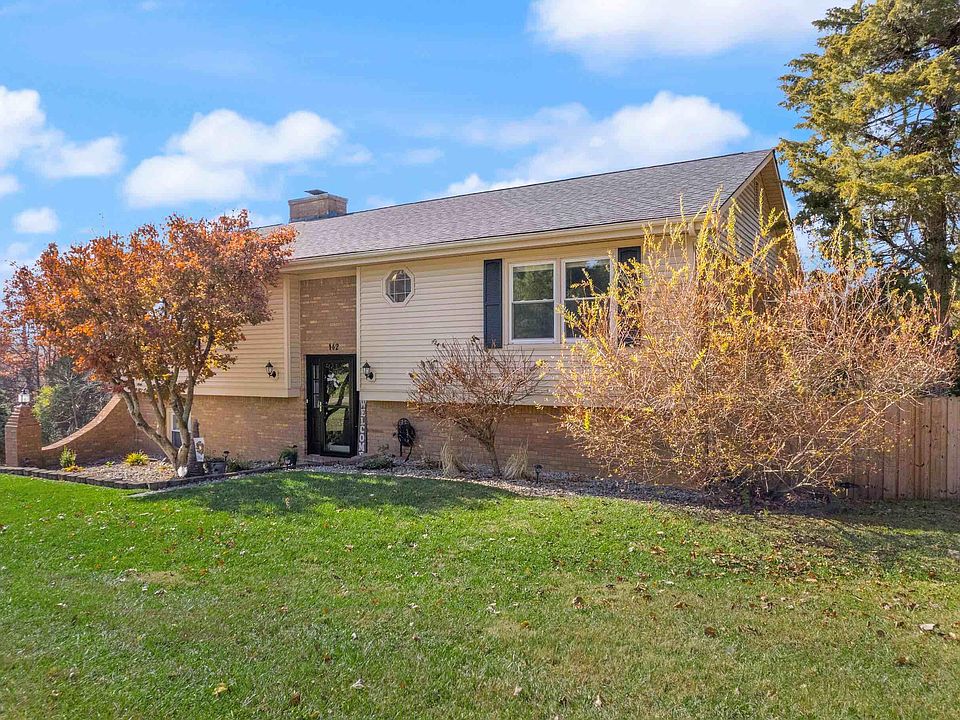 1st image of 142 Cartier Dr