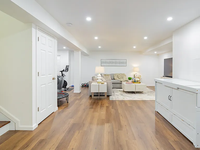 28 Andrew Ct — Photo 25