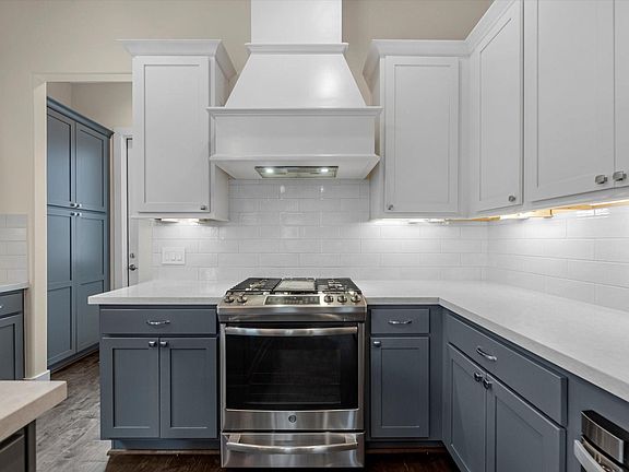 5th image of 55 Red Harper Dr