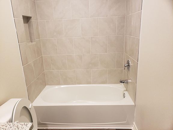 4th image of 352 Crescent Park Dr