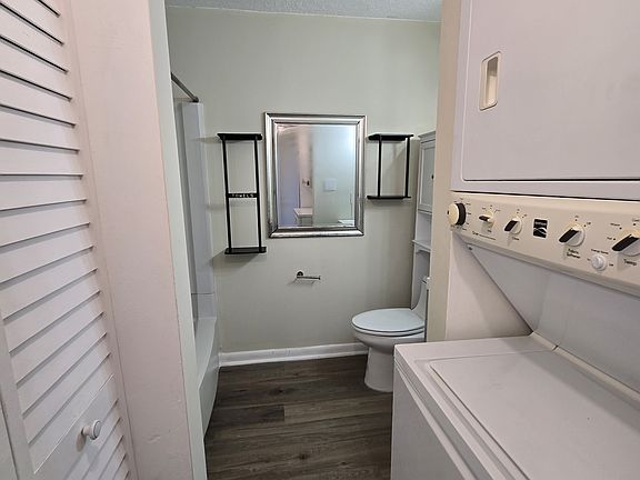 4th image of 3071 Huntleigh Dr #1