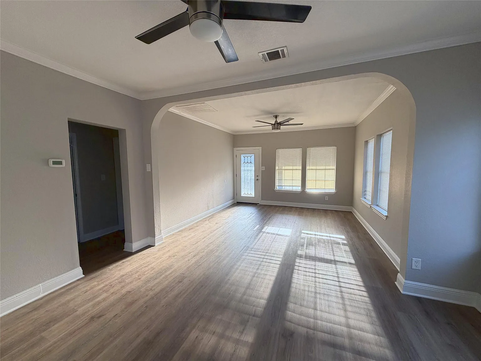 3 bed, 1.0 bath, 1643 sqft, $2,000 — Photo 4