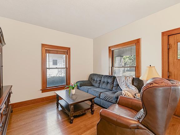4th image of 1021 N Woodrow Ave