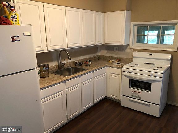 2nd image of 320 Powell St