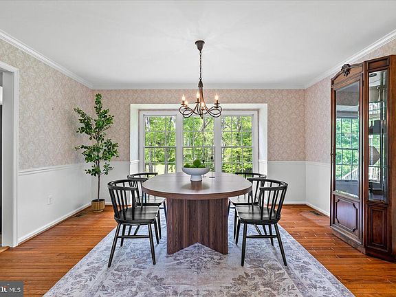 5th image of 7913 Briarheath Ct