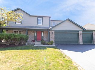 556 Springwood Ln, Bolingbrook, IL 60440