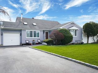 611 Empire Ave, West Babylon, NY 11704