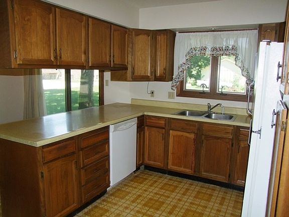 5th image of 729 Linden Ln